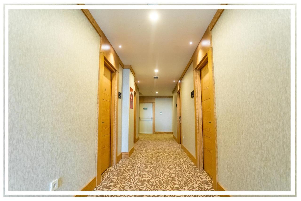 Premium Hotel ギャンジャ エクステリア 写真